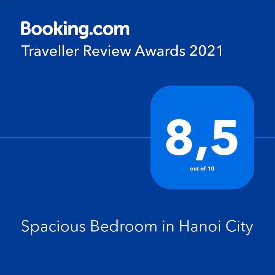 Spacious Bedroom In Apartment